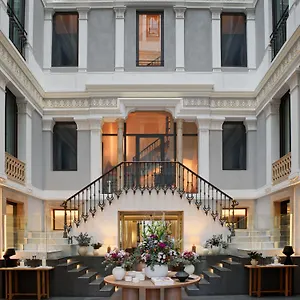https://h10-urquinaona-plaza.catalonia-hotels.com